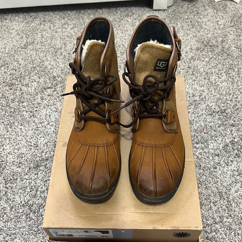 Ugg “Cecile” duck boot in women’s size 9 in brown/cognac color